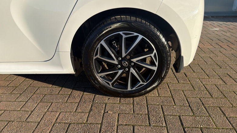 Toyota Yaris 1.5 Hybrid Design 5dr CVT Hybrid Hatchback